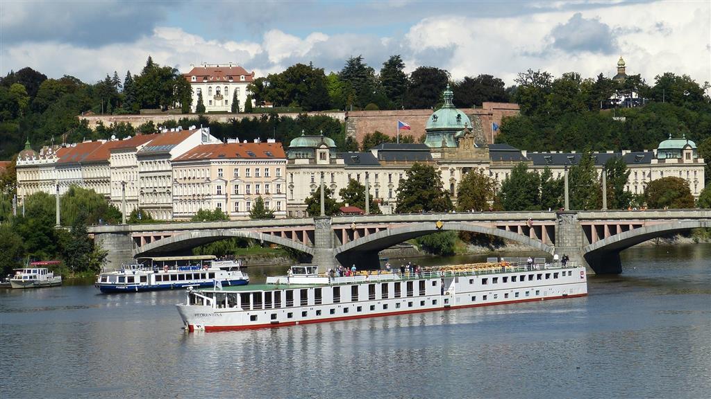 Abendliche Moldauschifffahrt in Prag