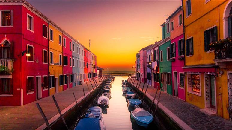 Beim Venedig-Besuch empfiehlt sich ein Besuch der K&uuml;nstlerdorfes Burano mit seinen bunten H&auml;usern.&nbsp;